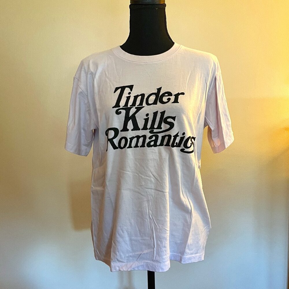 Tinder Kills Romantics Light Lilac Graphic T-shirt